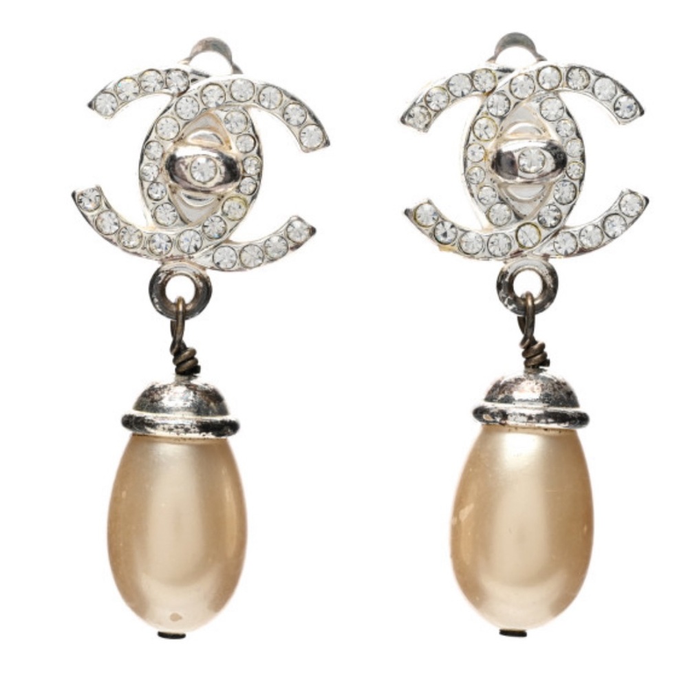 Chanel clip on earring